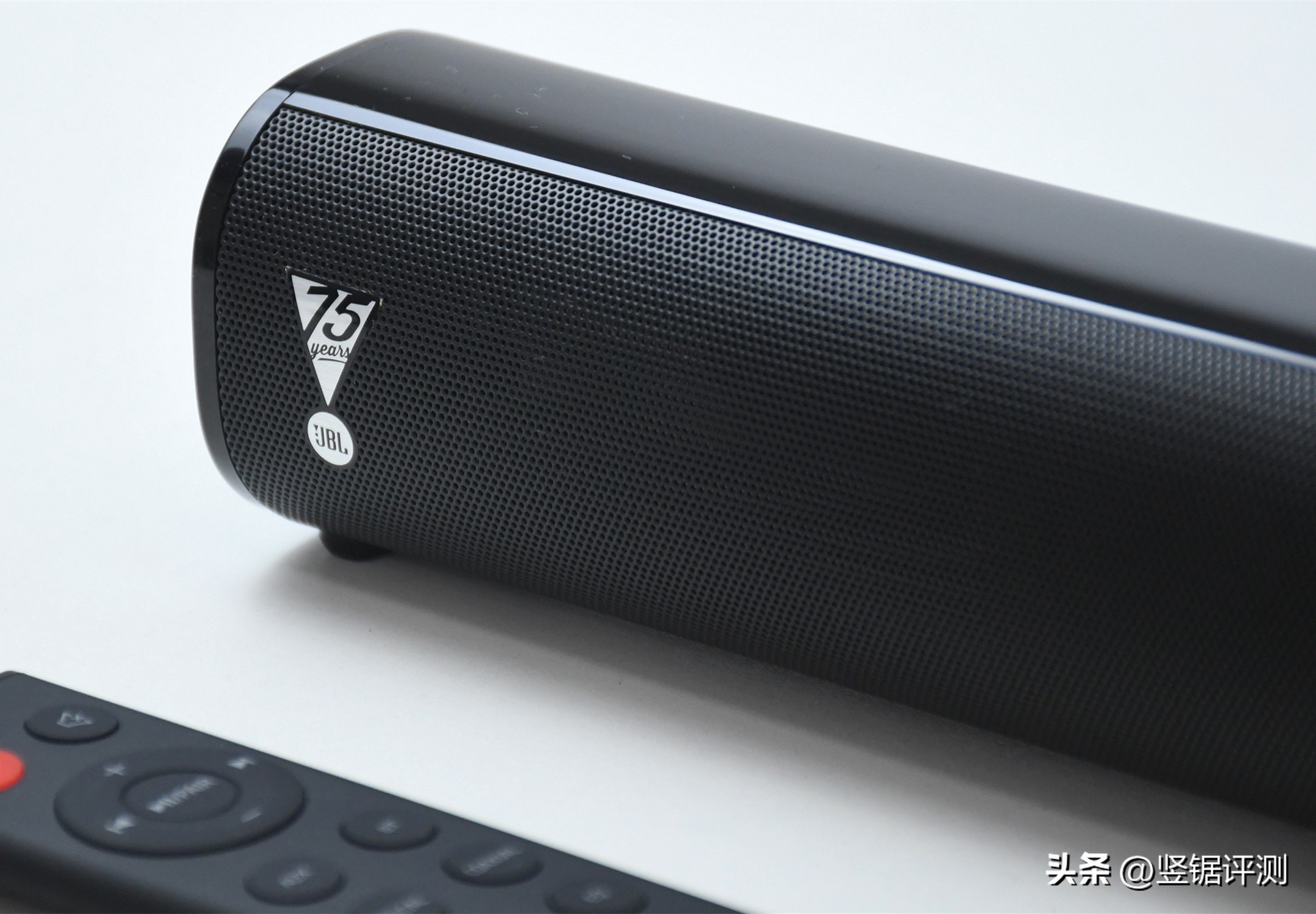 花899元买了台JBLCINEMASTVJ100回音壁，投影仪“秒变”家庭影院