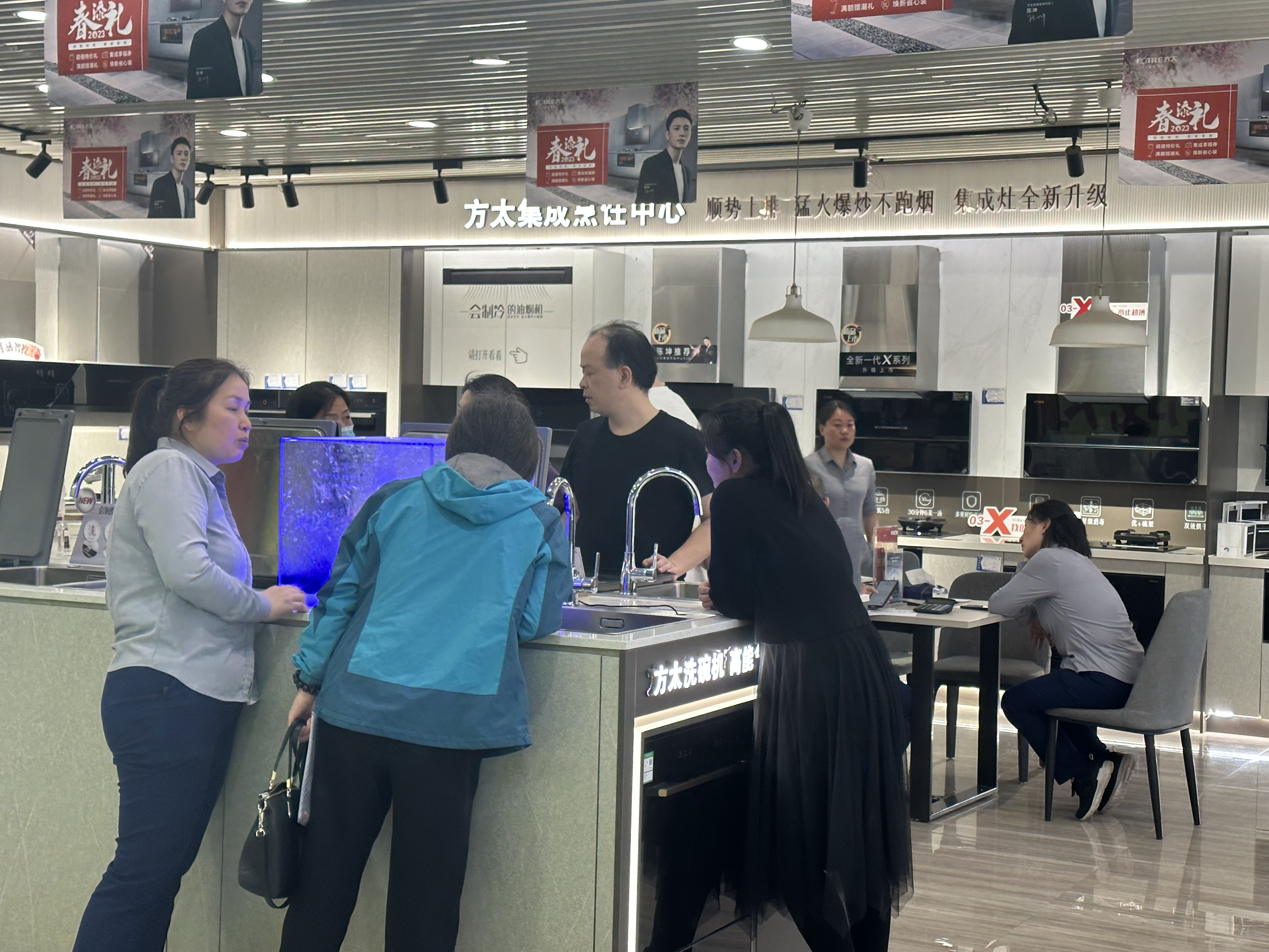 春日暖阳，来万家丽一站式购买家居建材