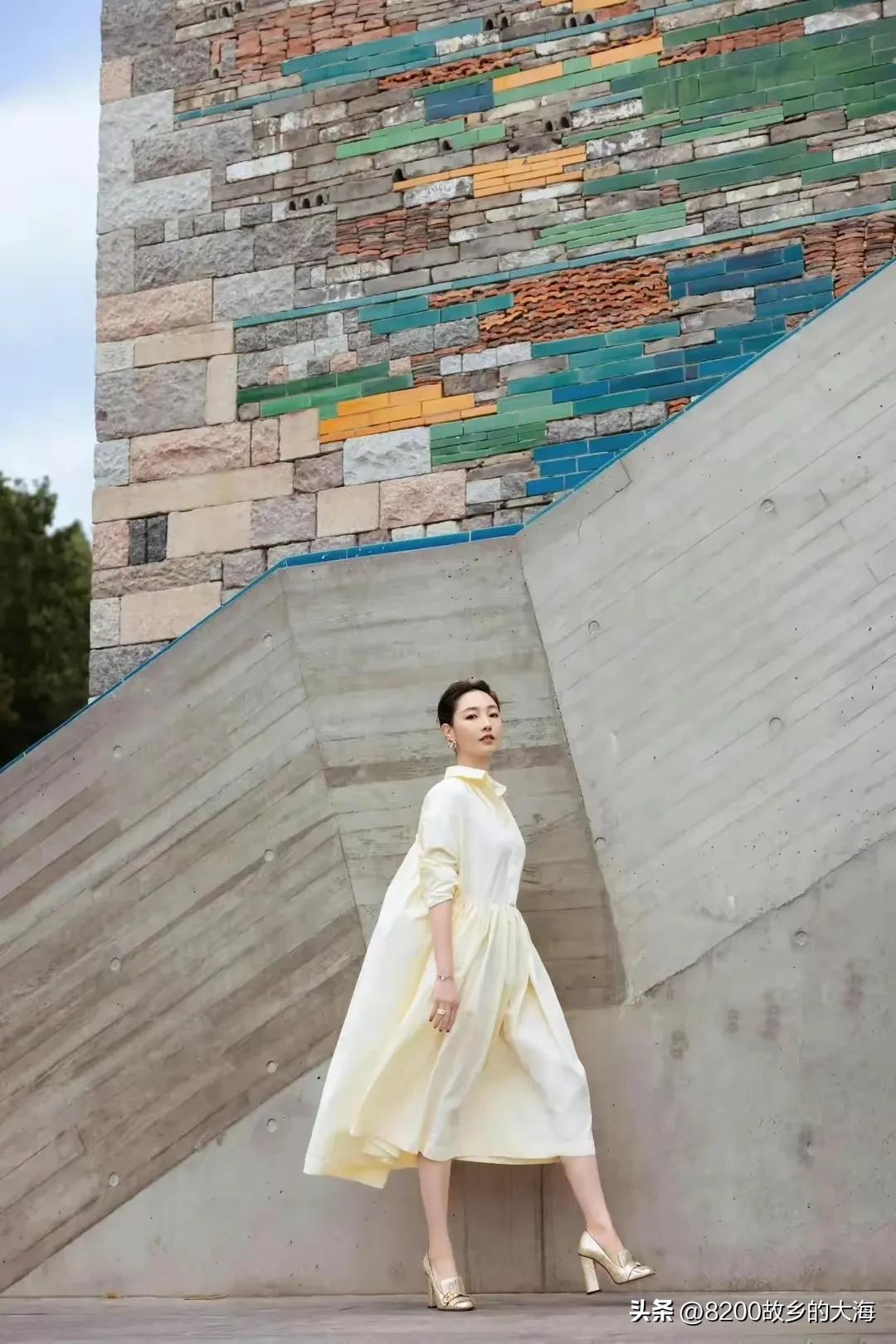 正是看荷花开的好时节,荷花盛开的季节便是人间好时节