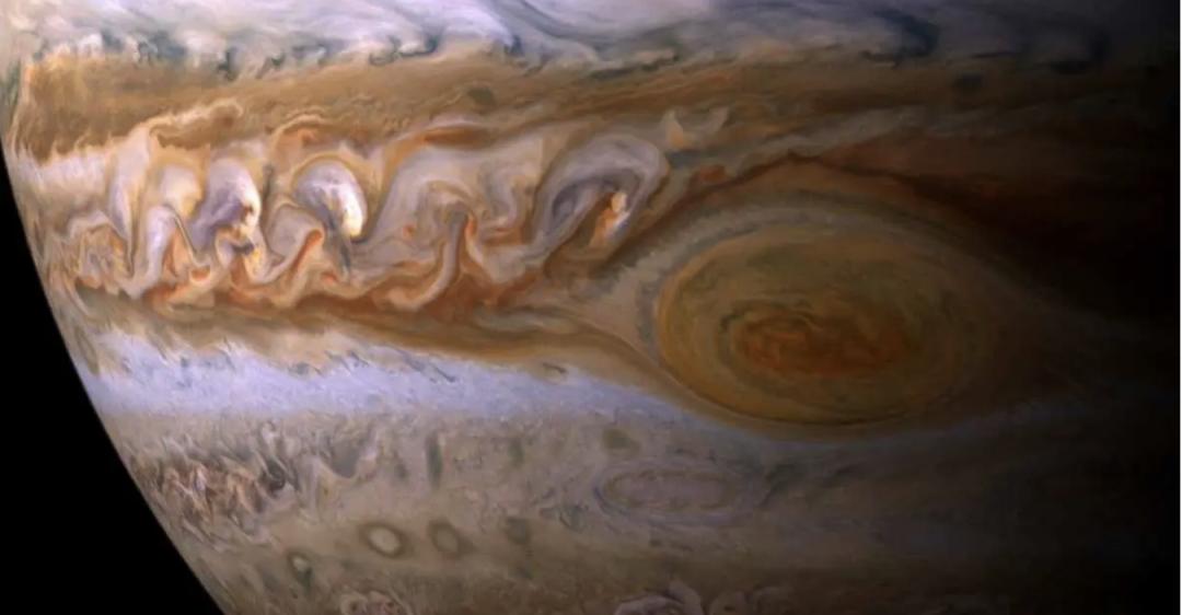 从量子到星空：混沌世界的隐藏秩序