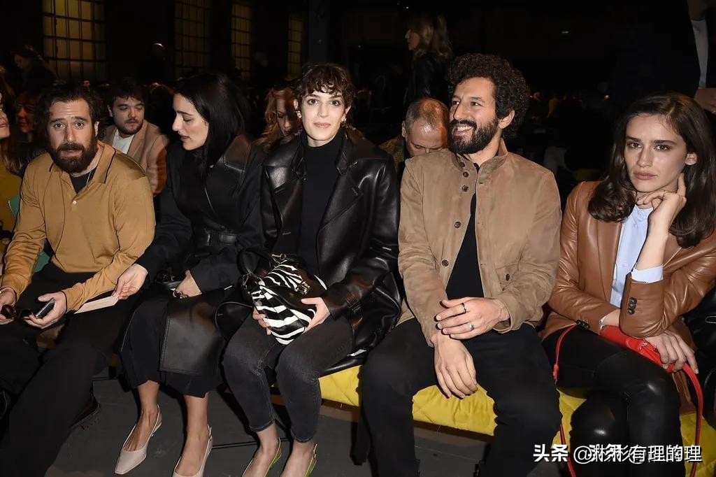 狂揽50亿！月薪2万不配穿UR？网友：穷人买不起，中产看不上