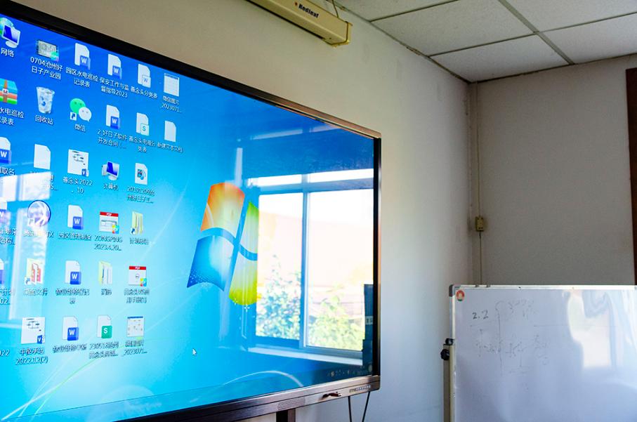 买投影仪买720还是1080,买投影仪实惠还是买电视实惠