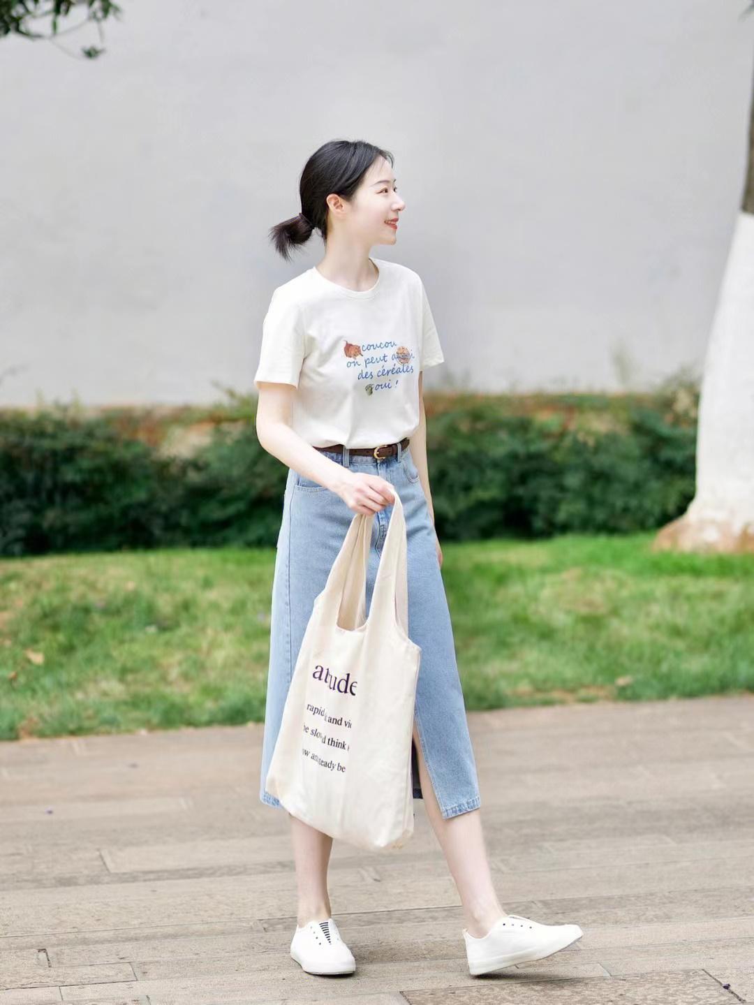 裙子小白鞋夏季,小白鞋帆布鞋怎么搭配裙子