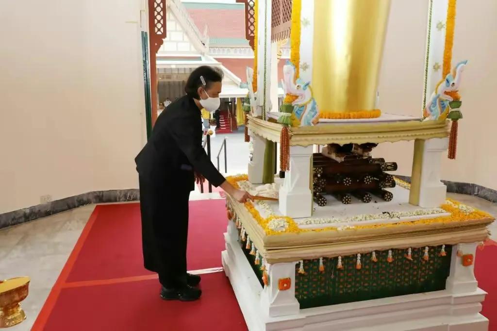 泰国王后苏提达便服,泰国国王玛哈封苏提达为王后仪式