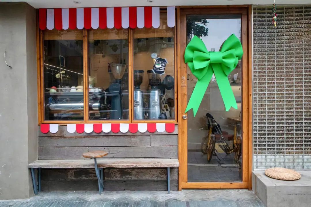 在这座充满松弛感的城市里，喝了两天咖啡