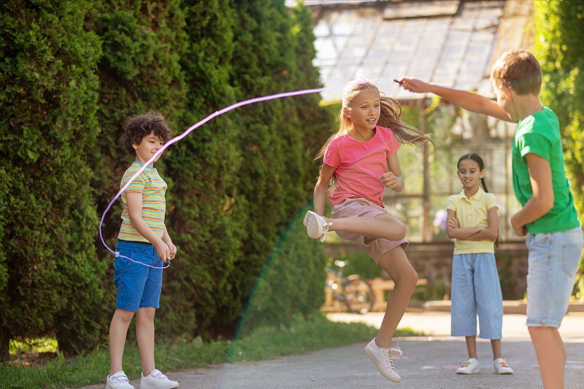 青少年身高体重对照表2023,1-18岁男孩身高表2023