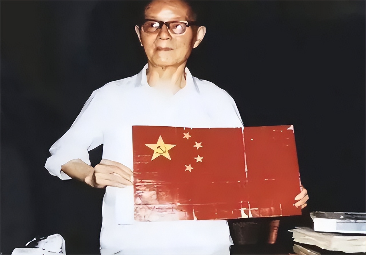 49年征集*旗国**图案，一作品得185票，为何终选仅得15票的五星红旗