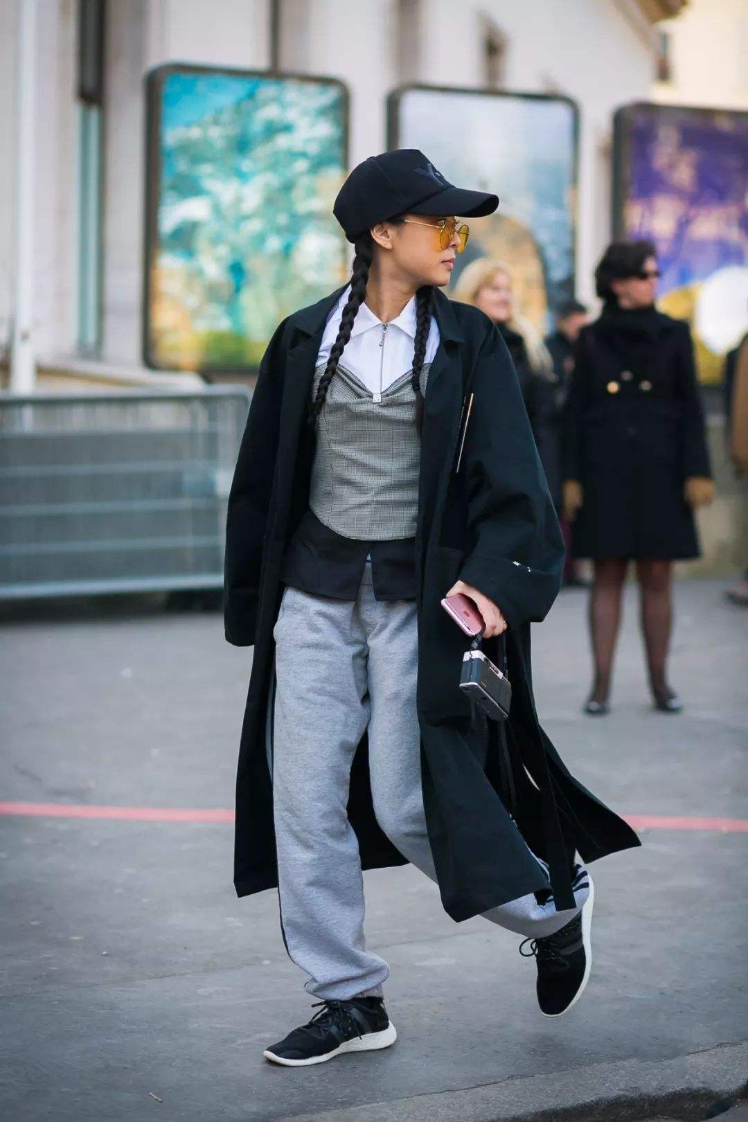 中年女性穿呢子大衣穿什么鞋好看,中年女人穿大衣配什么鞋子