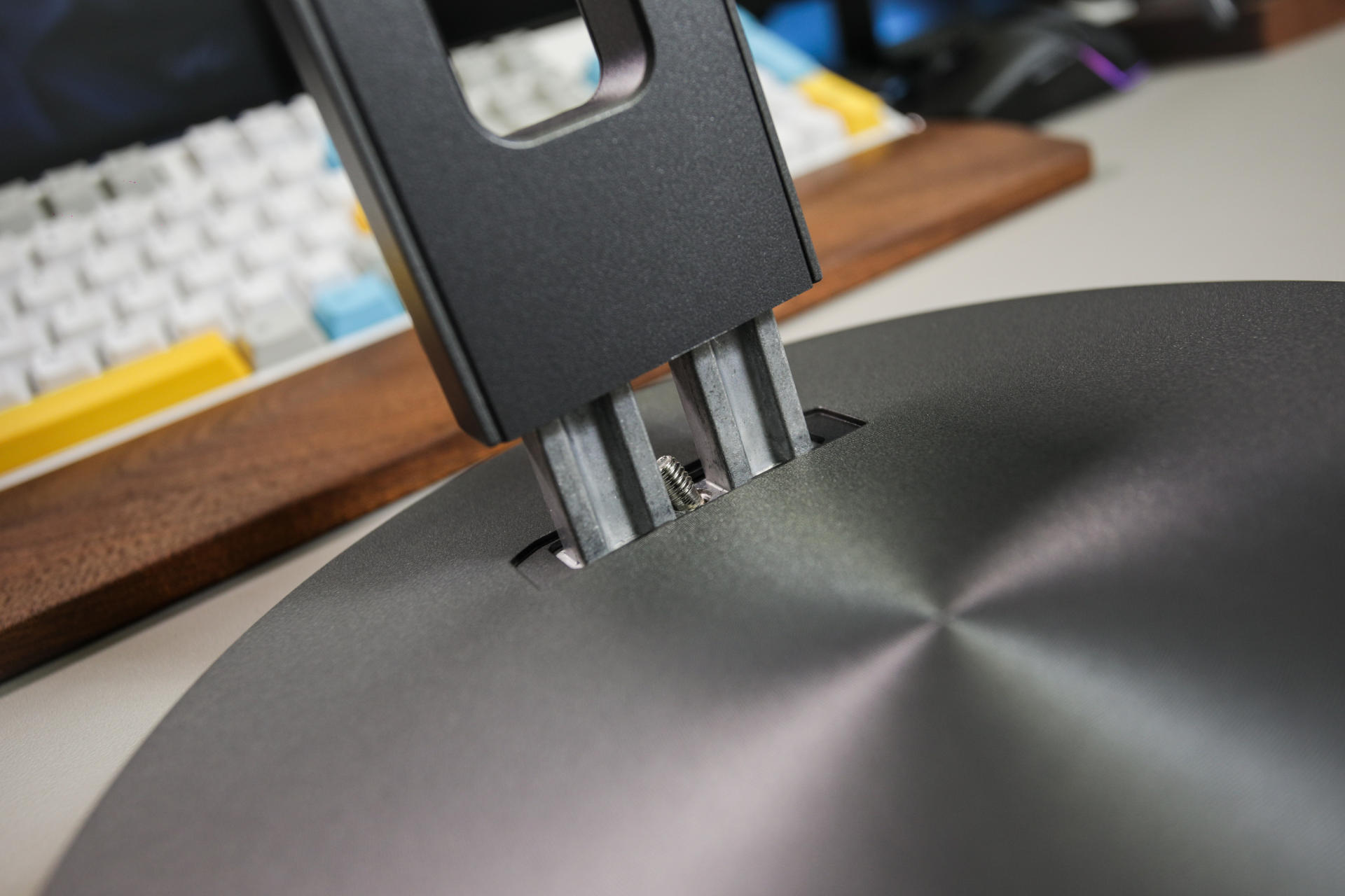 冠捷和优派三星显示器哪个好,4k的显示器优派和冠捷哪个好