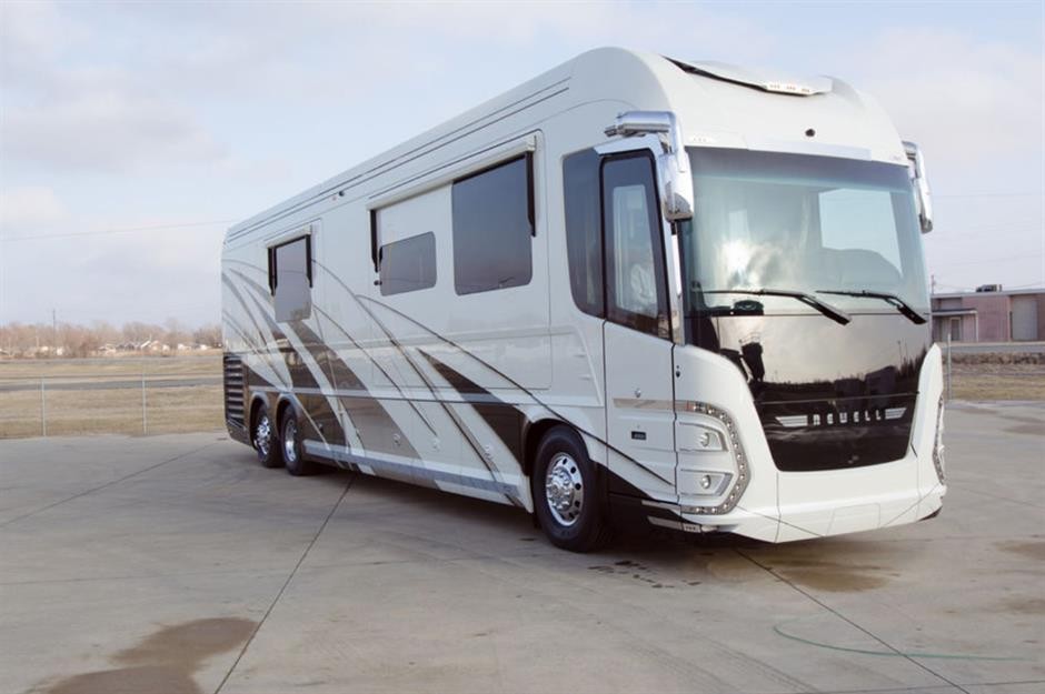 双层超豪华顶级房车旅行生活,最豪华房车和最简陋房车