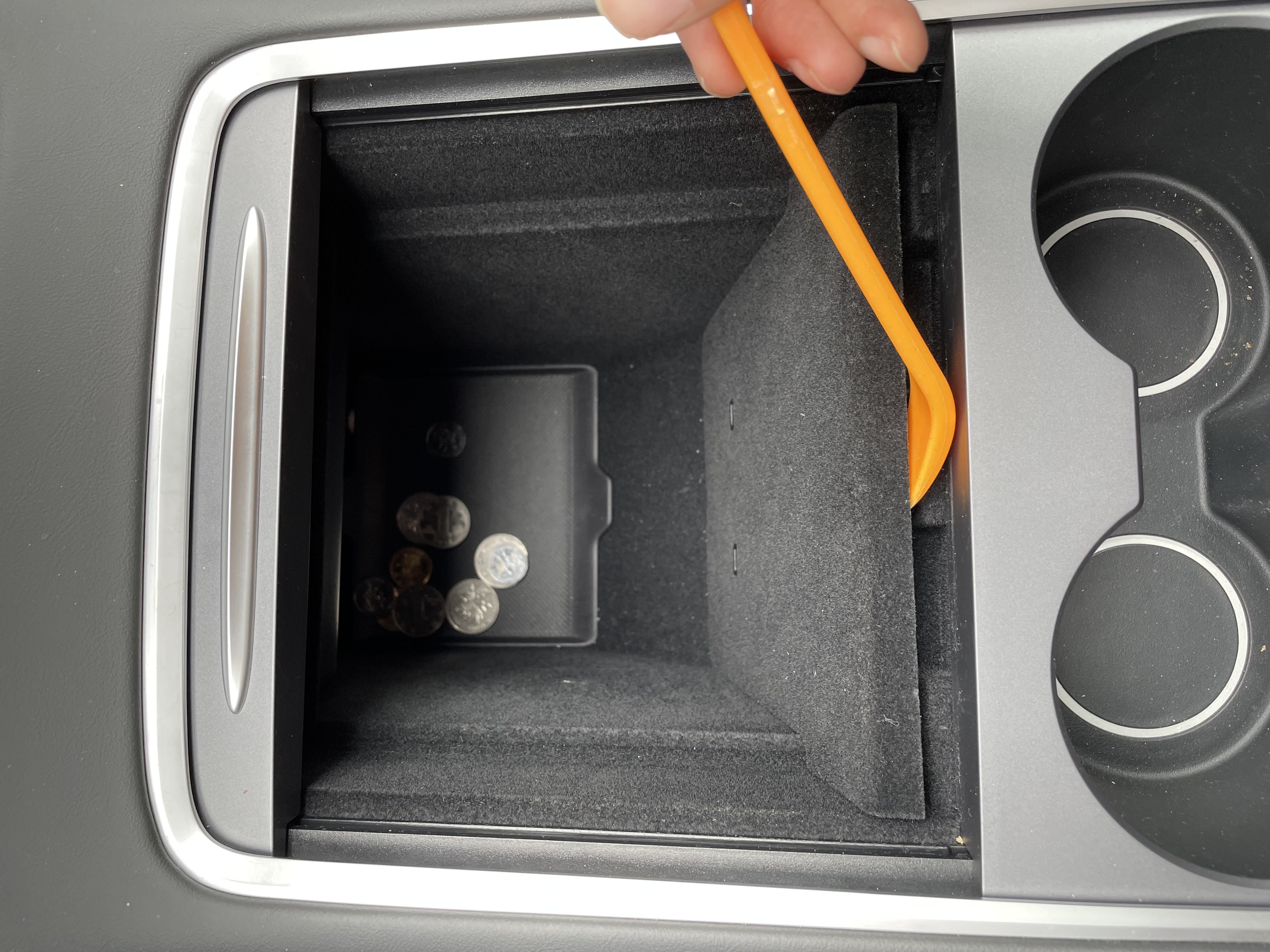 花费299元，找回Model3/Y丢失的扶手箱USB接口数据功能