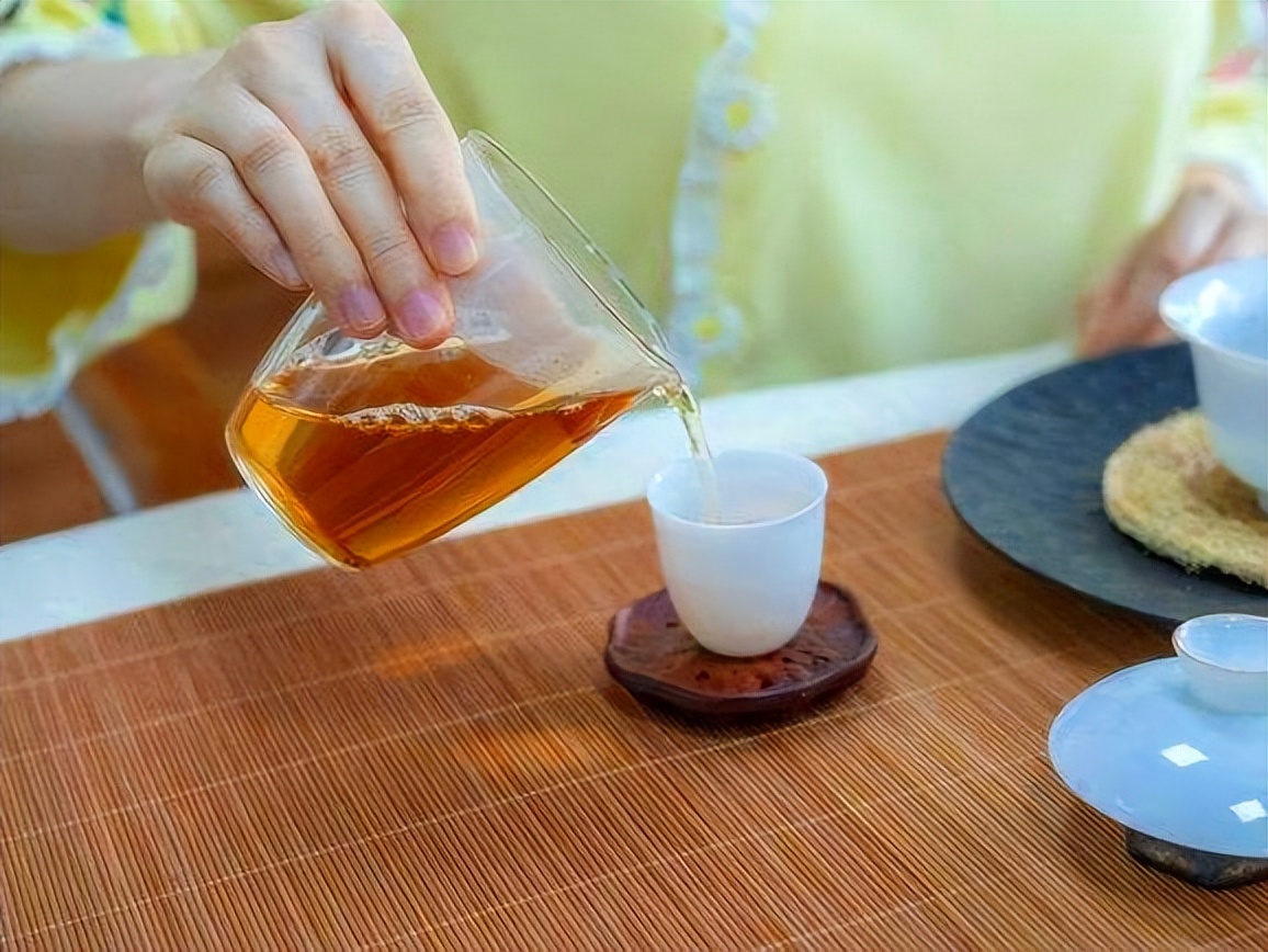 喝茶用陶瓷茶具还是玻璃好,为什么现在的人都喜欢用玻璃茶具