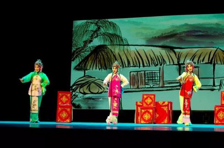 史丹妮：演奏中的旋律与音调，托腔保调琵琶的要点