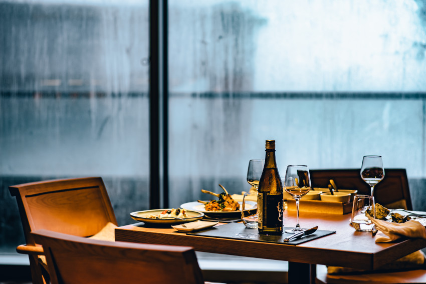 纸巾成吃饭“必点”?餐巾纸变相收费,没有受益者