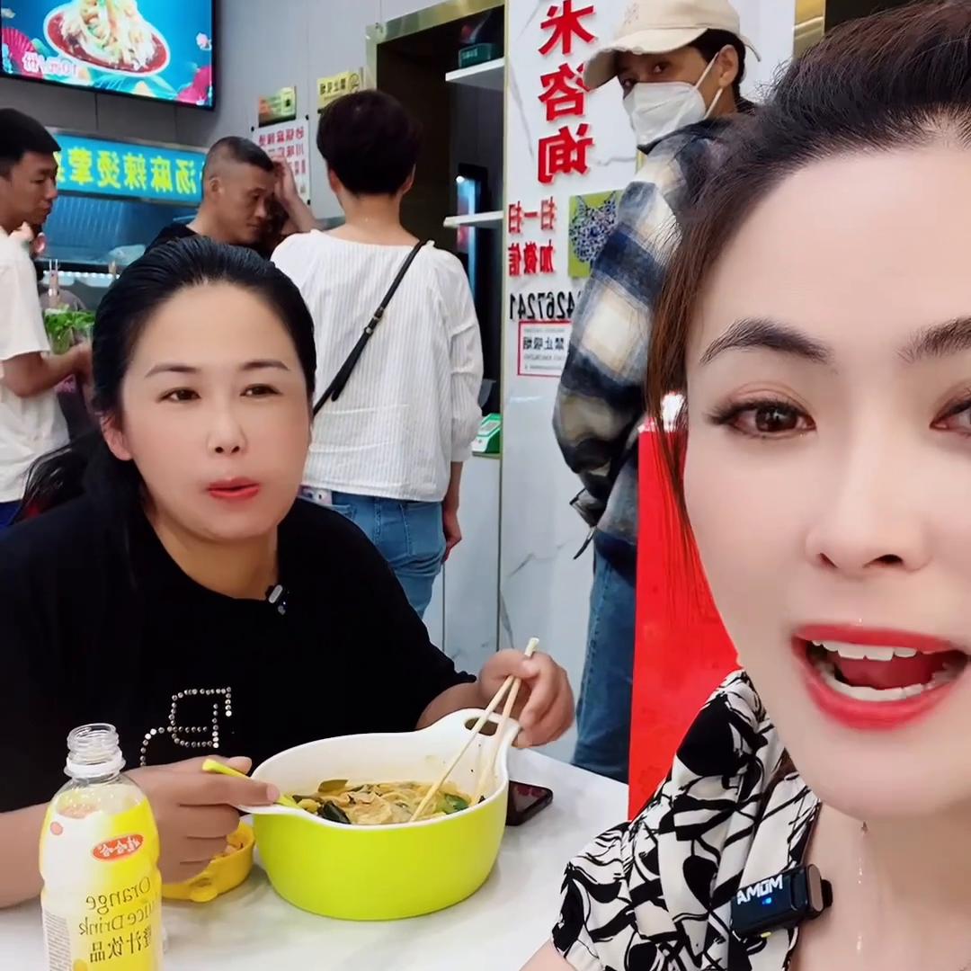 美女是咱家20年的学员，三年时间，通过自己的努力，改变...