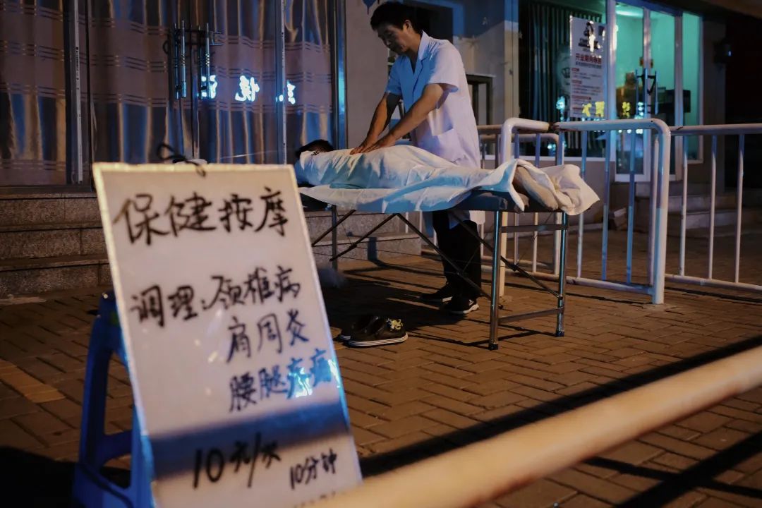 去了这座魔幻的东北烧烤之城，感觉这些年的烧烤都白吃了