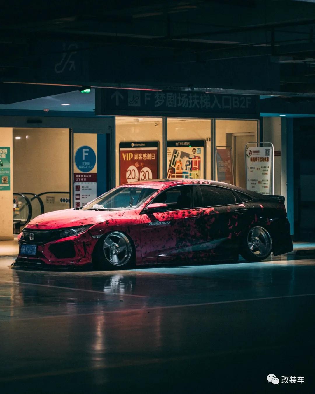 十代思域樱花粉低趴姿态,十代思域炫动蓝低趴姿态