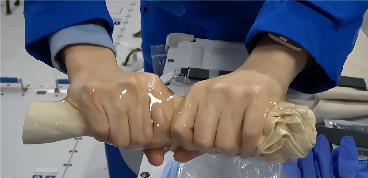 神舟13号已顺利返航，驻留太空半年的王亚平，如何解决生理期问题