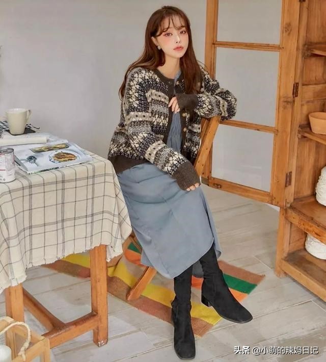 穿碎花连衣裙配什么样的鞋子好看,55岁女人穿黑色连衣裙配什么鞋子