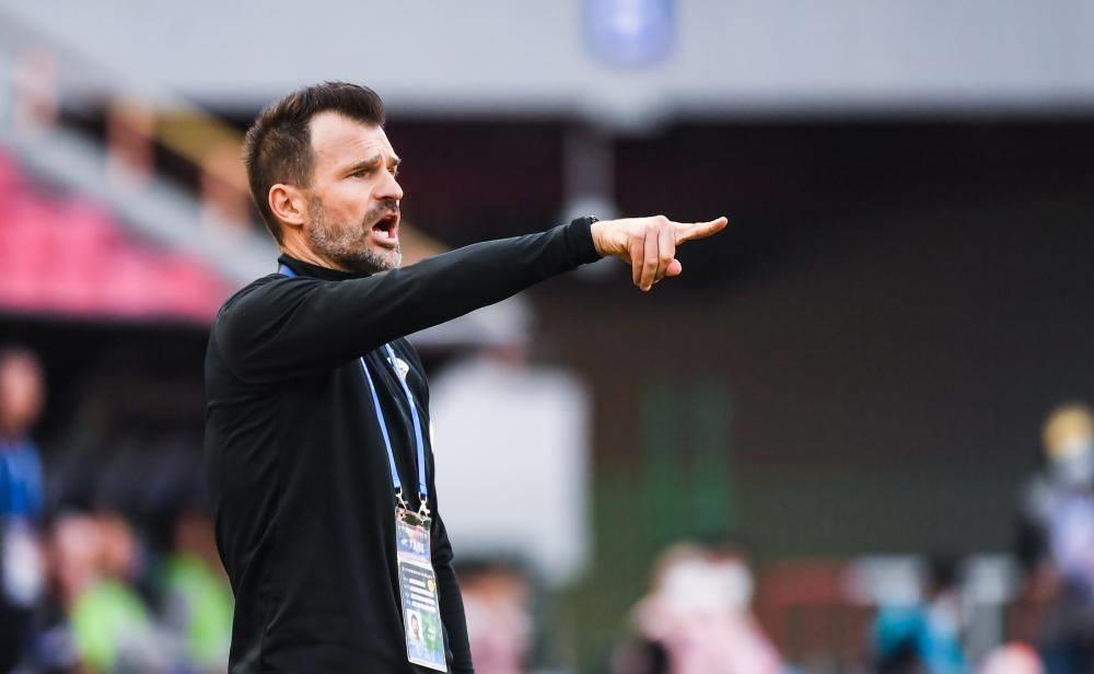 应对迟钝，临场指挥慢一拍海港主帅看不出具有战术大师潜质