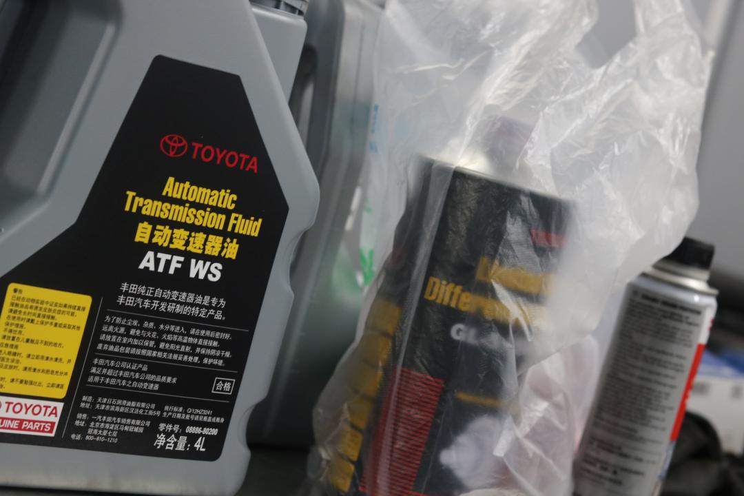 皇冠3.0经典老车翻新复活视频,13代皇冠全车翻新泉州地区