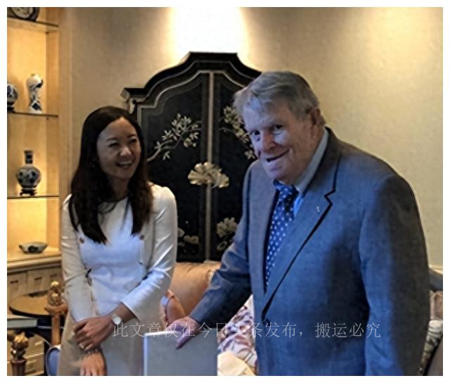 凤凰卫视女记者嫁给钻石王老五,隗静嫁了个美国老头