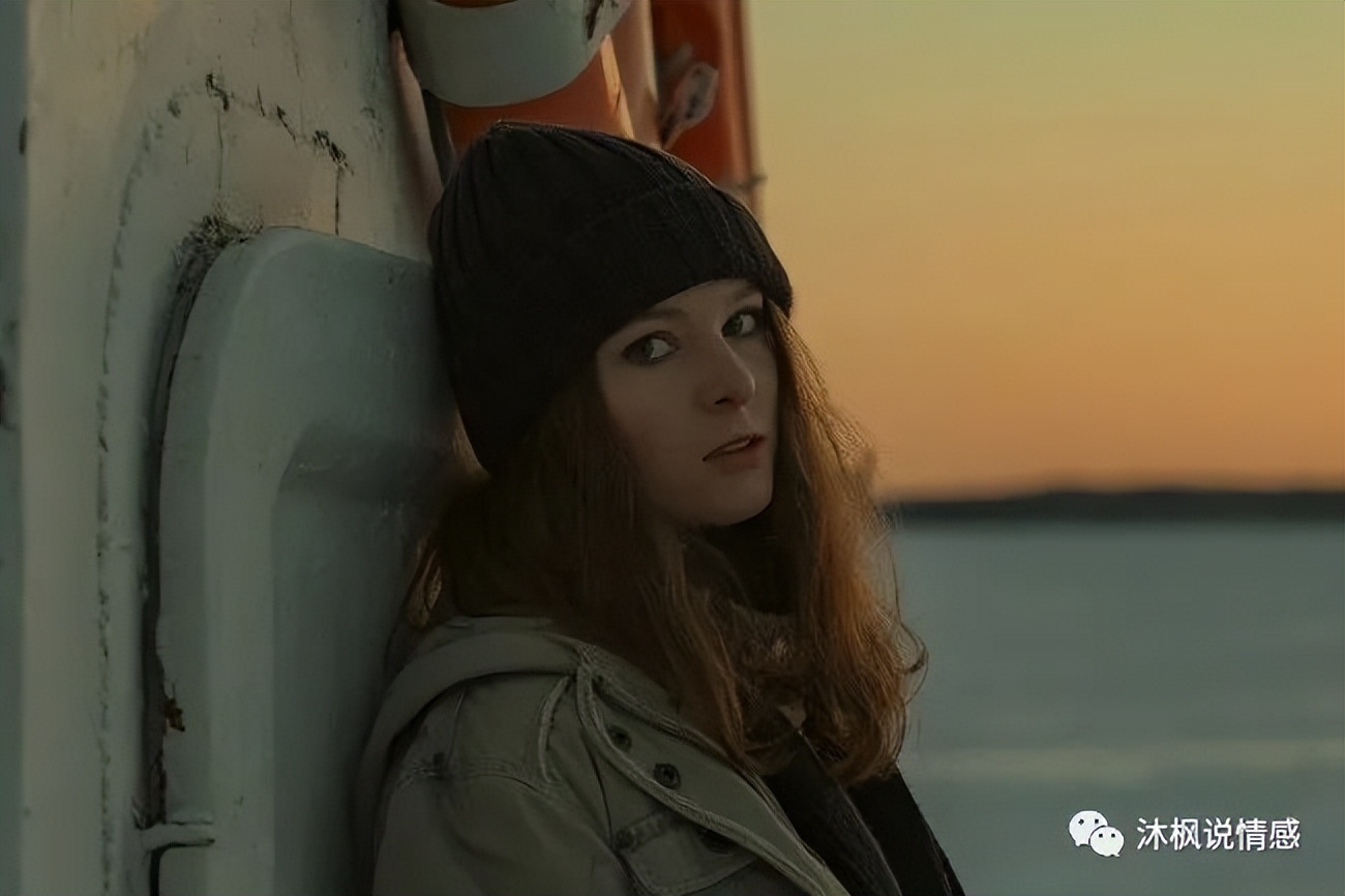 分手对方很绝情应该每天问候吗,分手了对方很绝情要去找她吗