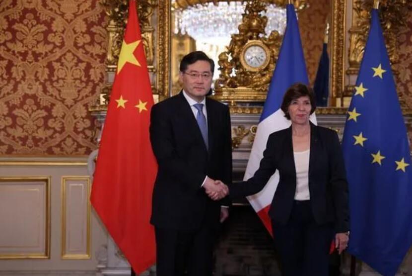 中国专机刚落地法国，德国就批准中资入股德企，秦刚的努力没白费