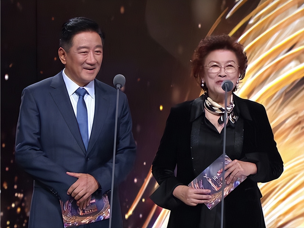 殷桃出席活动的造型,殷桃出席活动服装