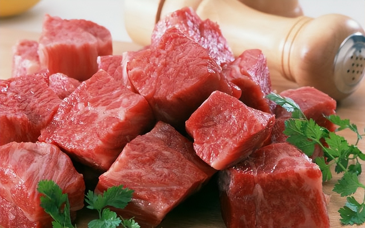 五十多岁骨头一碰就骨折,老人老摔跤是什么病的前兆