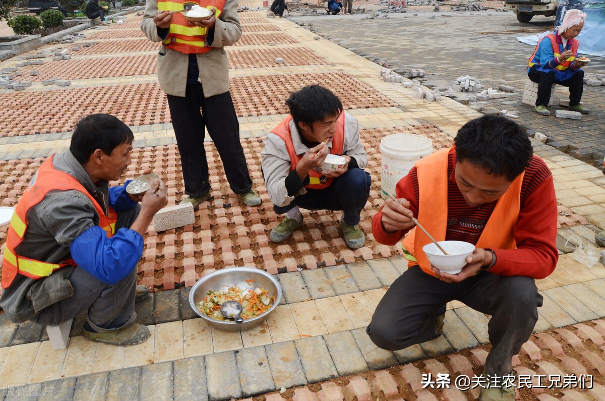 这个外地老板找人干活，三个月才发工资的长期工活，你敢去干吗？