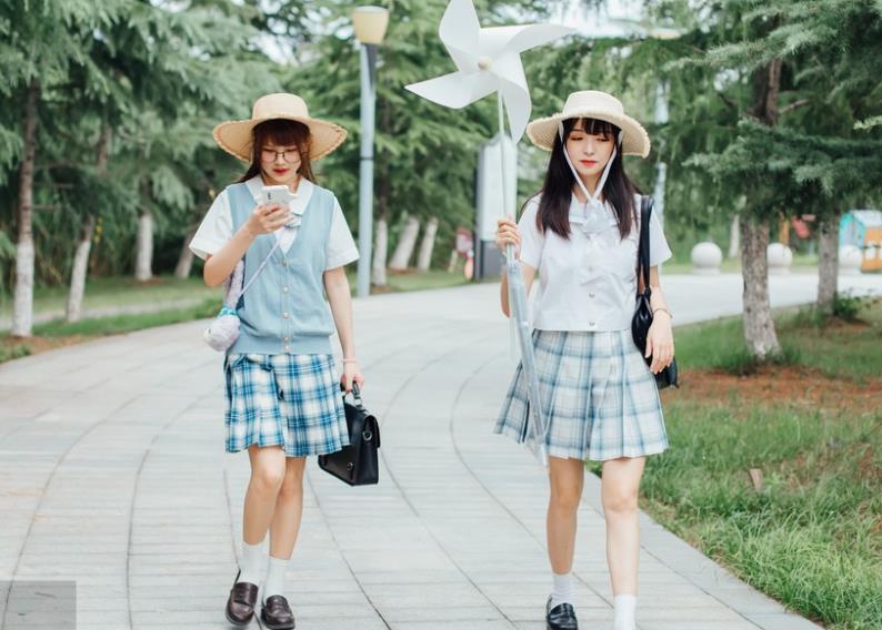 嘴笨的人如何和妹子聊天开场白,嘴笨老实人晚上跟女生聊什么话题