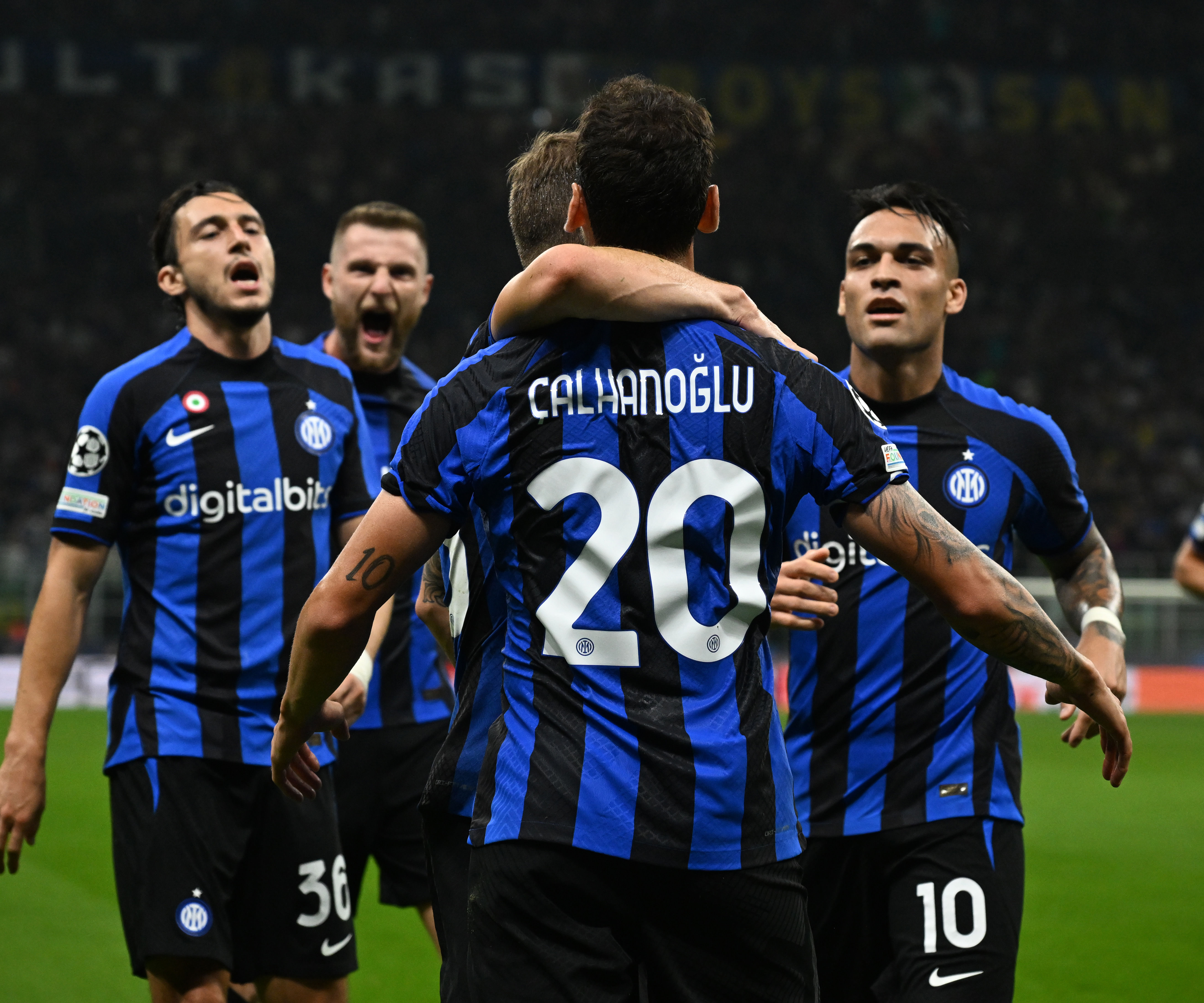 历届欧冠决赛录像回放,足球是圆的后续