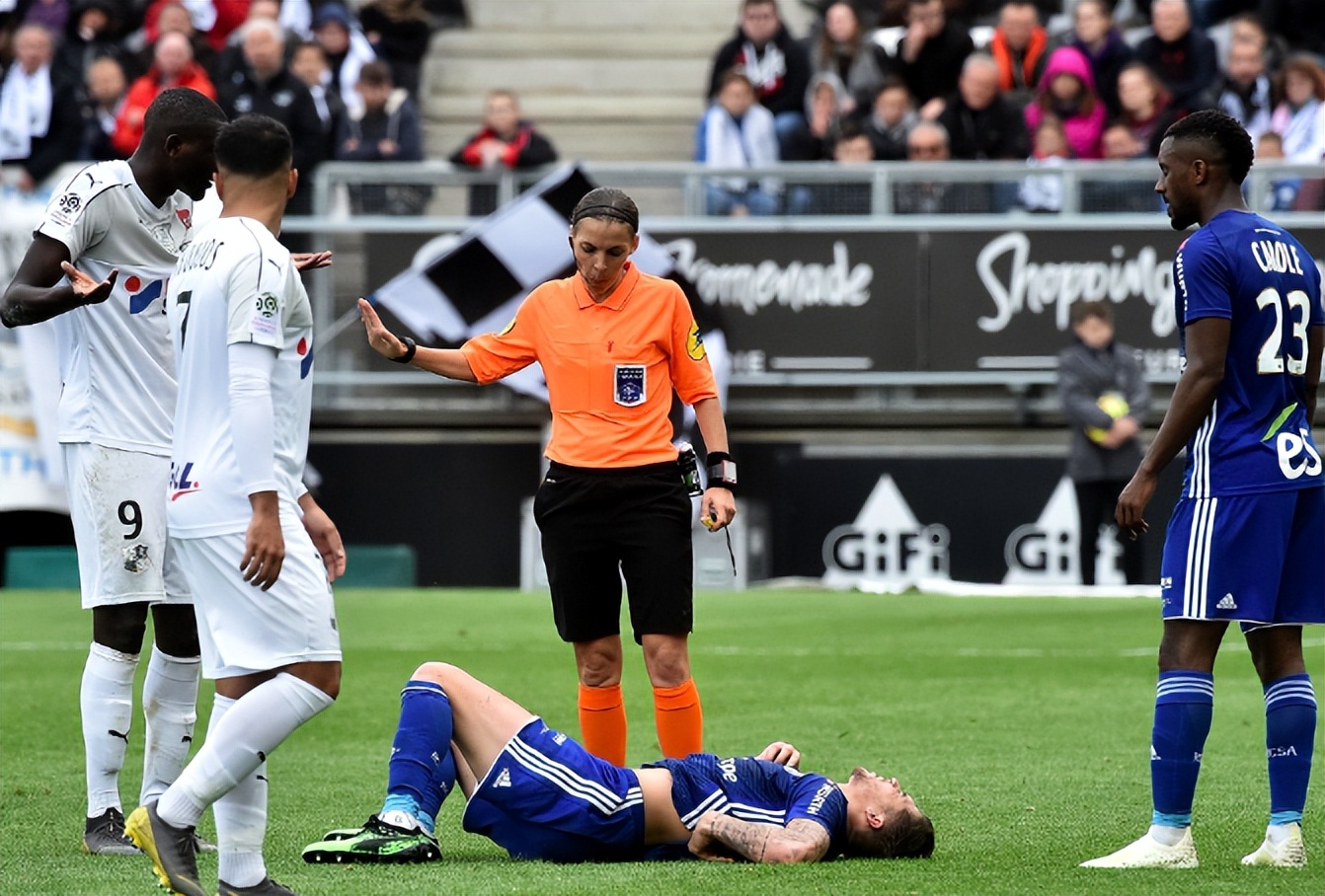 世界杯上最美的女人,世界杯最帅的女球员