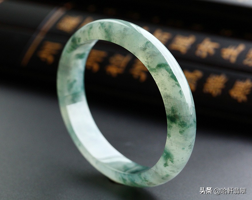 圈口越大手镯越贵么,翡翠圈口大是什么意思