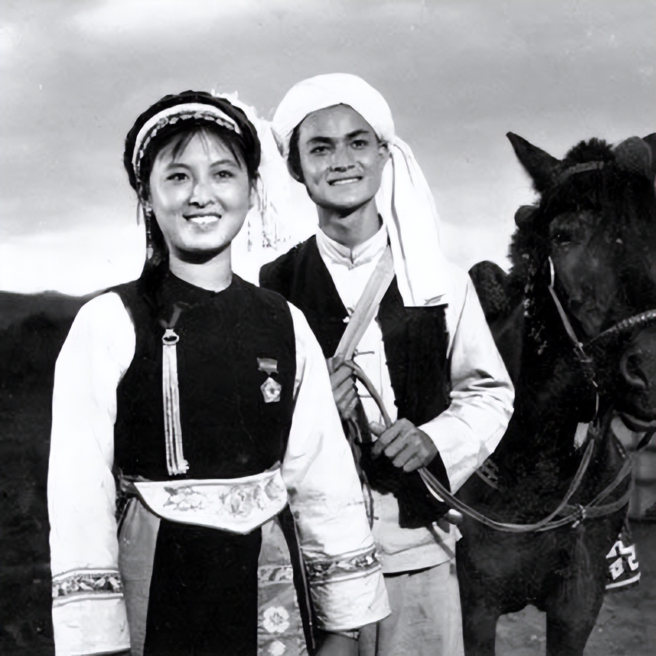 80年代一部爱情电影庐山恋,爱情经典电影庐山恋佳片欣赏