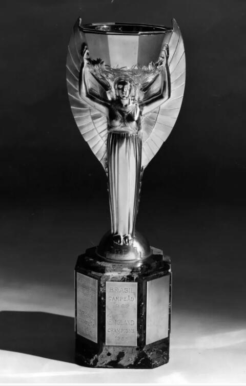 世界杯奖杯雷米特杯价值,雷米特杯是大力神杯吗