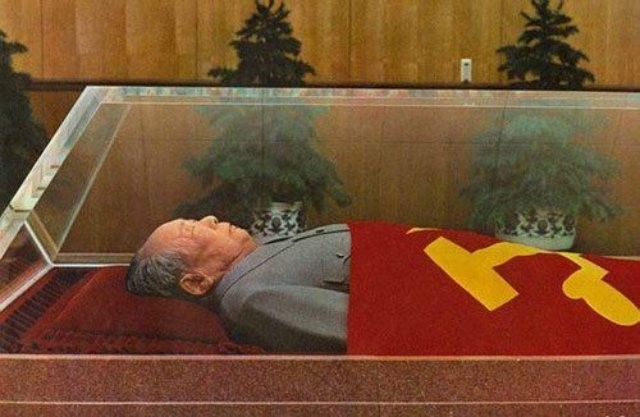 毛主席水晶棺：历时10个月完成，纯度99.9999%，3个工厂合力完成