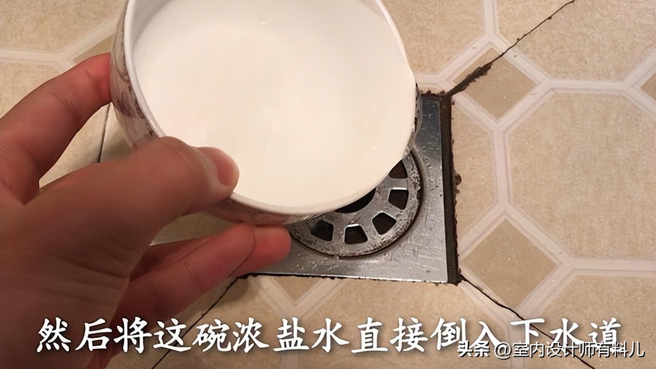 卫生间里撒一把食盐真是太聪明了,卫生间里撒把盐一年能省不少钱