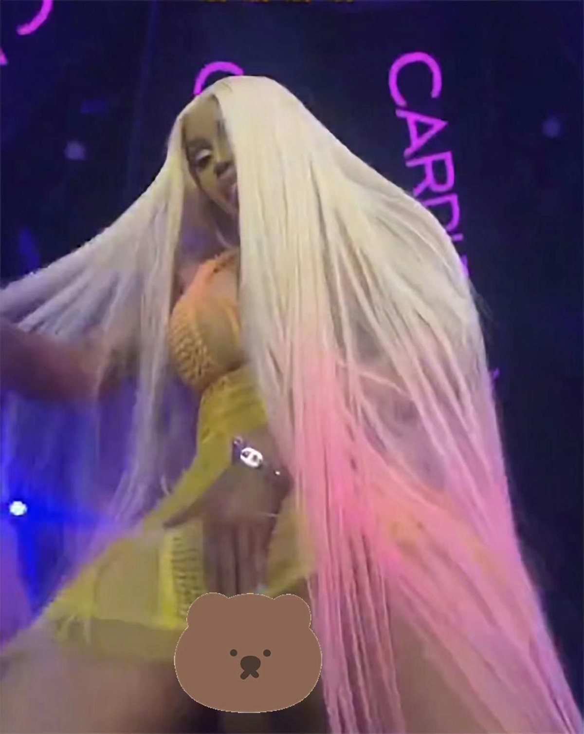 美国女星表演不穿*裤内**，韩国艺人大尺度表演遭举报，性感不是低俗