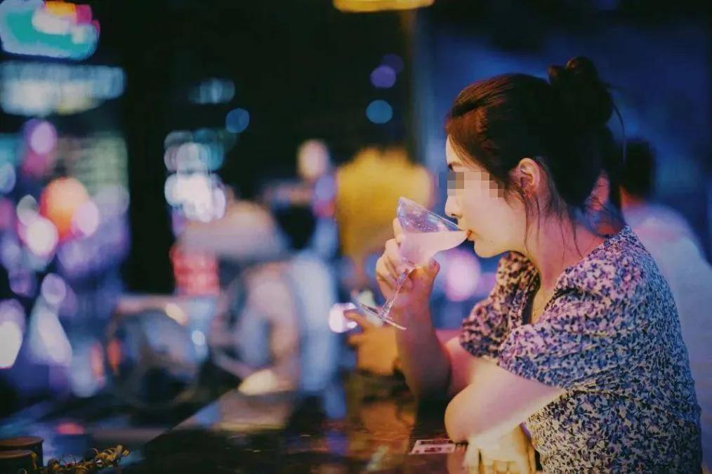 濂冲ぇ瀛︾敓鏄庣爜鏍囦环涔辫薄璇勮,楂樻牎濂冲ぇ瀛︾敓鏄庣爜鏍囦环涔辫薄