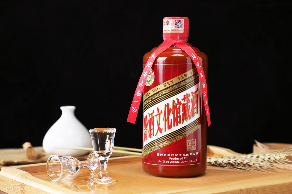 去墙壁污渍小妙招牙膏醋白酒,牙膏放白酒里面