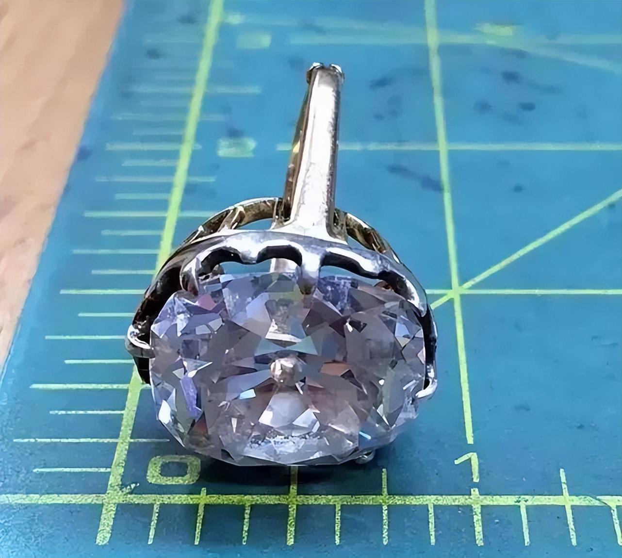 3500买的金戒指卖出去能值多少钱,三十万的红宝石戒指捡漏价值上亿