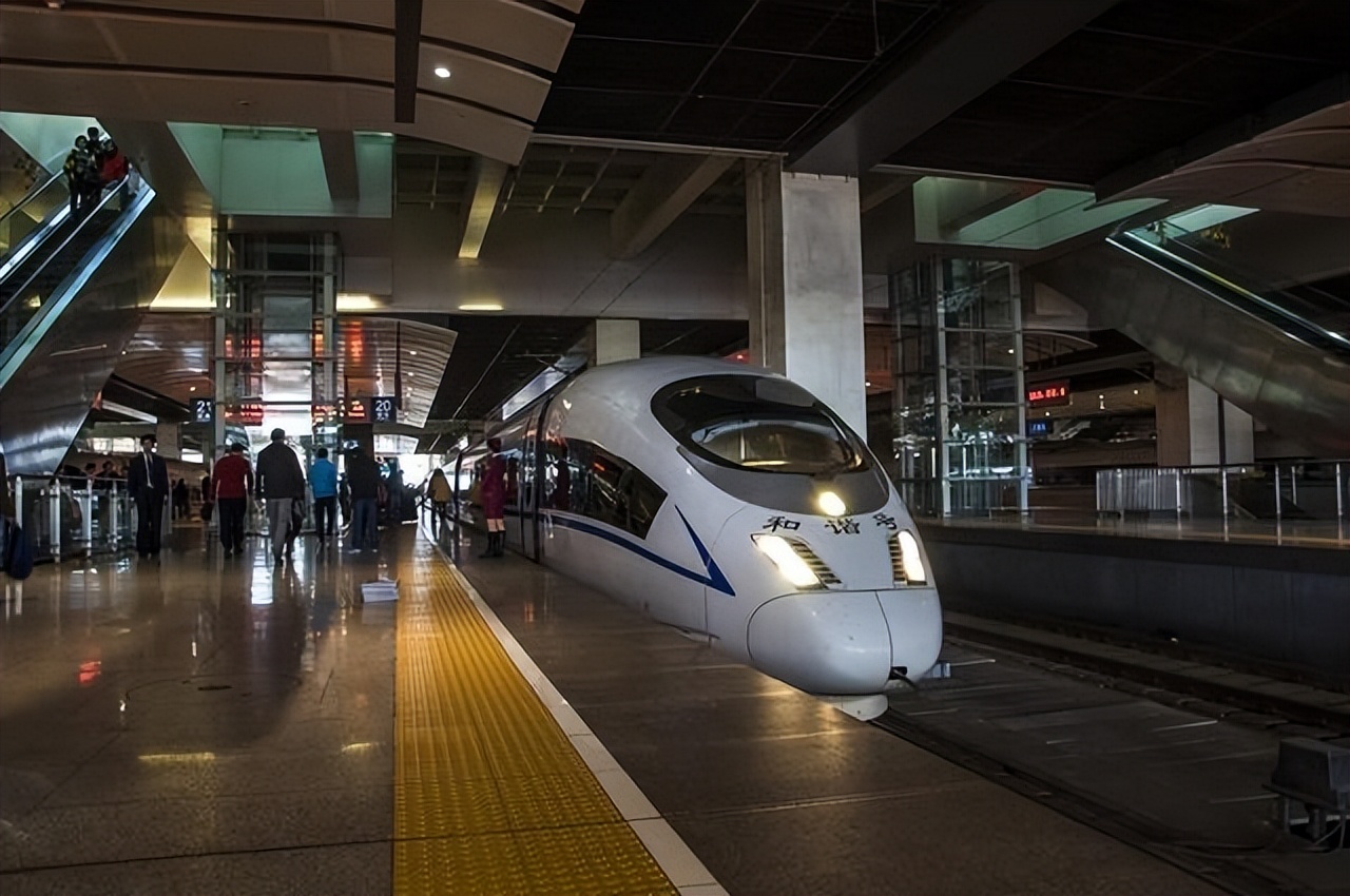 为什么高铁不可以在夜间运行,为啥开通了夜间高铁