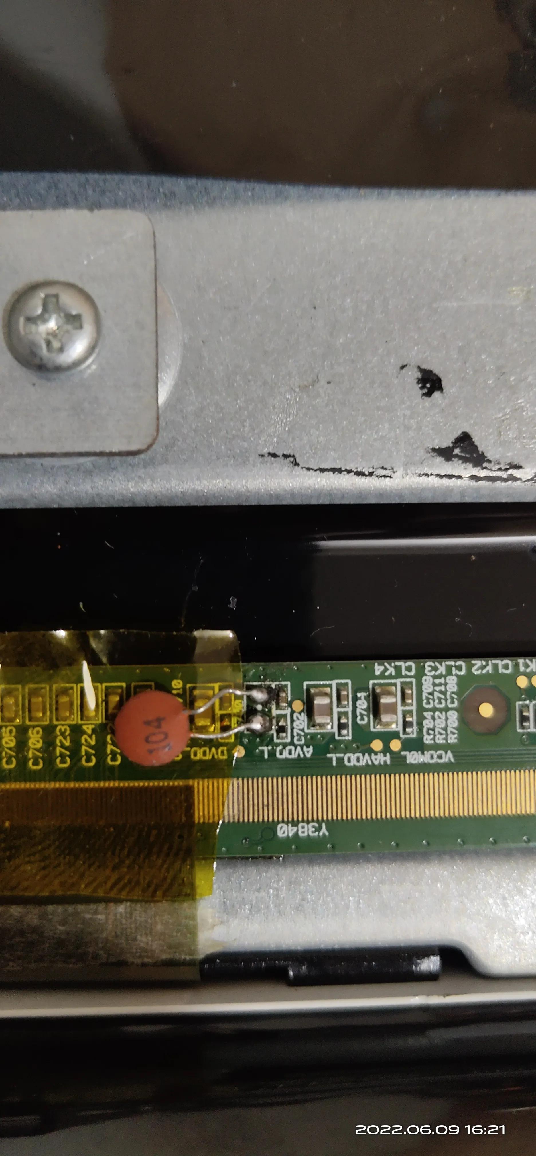 32寸显示器出现黑斑,杂牌显示器黑中发亮