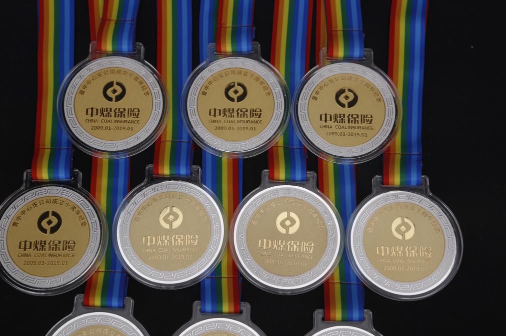 奖牌如何展示更好看,奖牌怎么做立体感