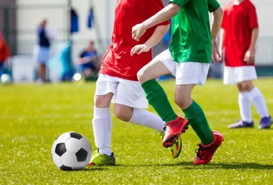 文体活动中受伤责任谁来承担,法律知识误伤有什么赔偿