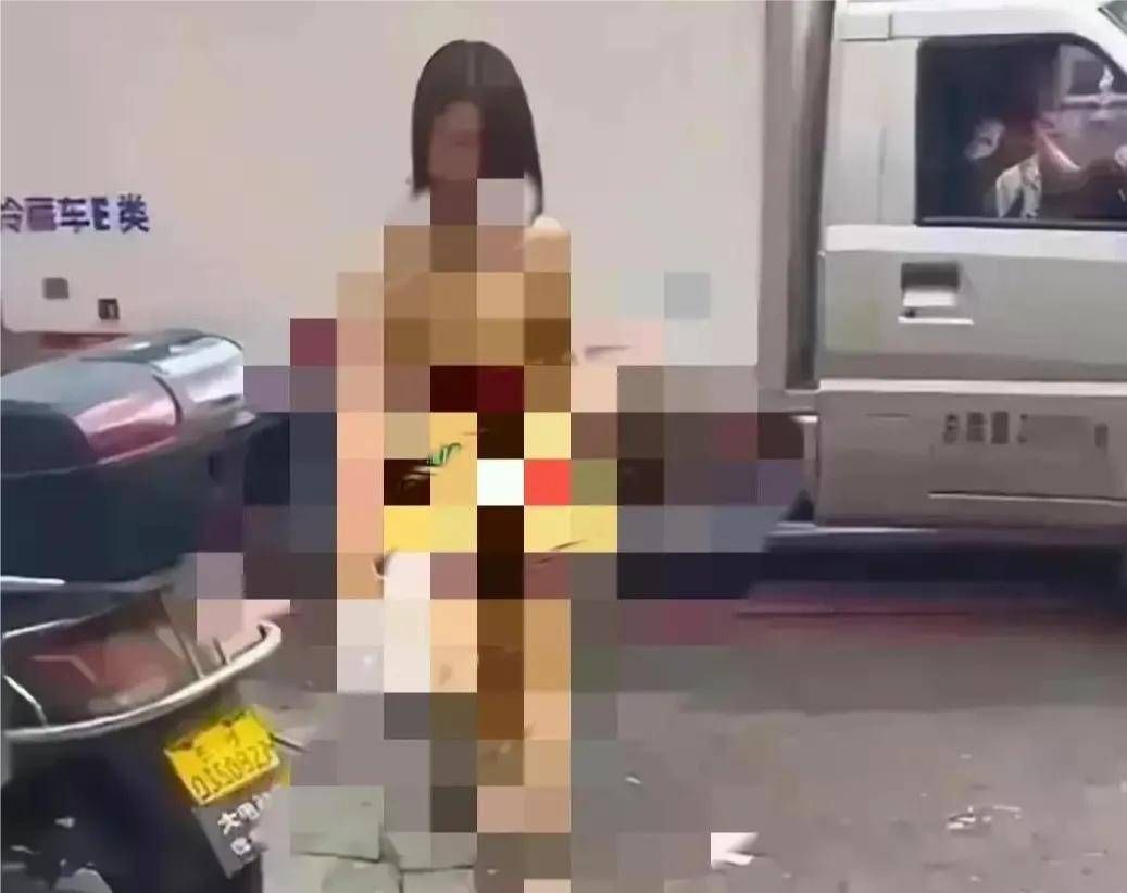 长沙街头女子因男友不买衣服,长沙一女子骂街