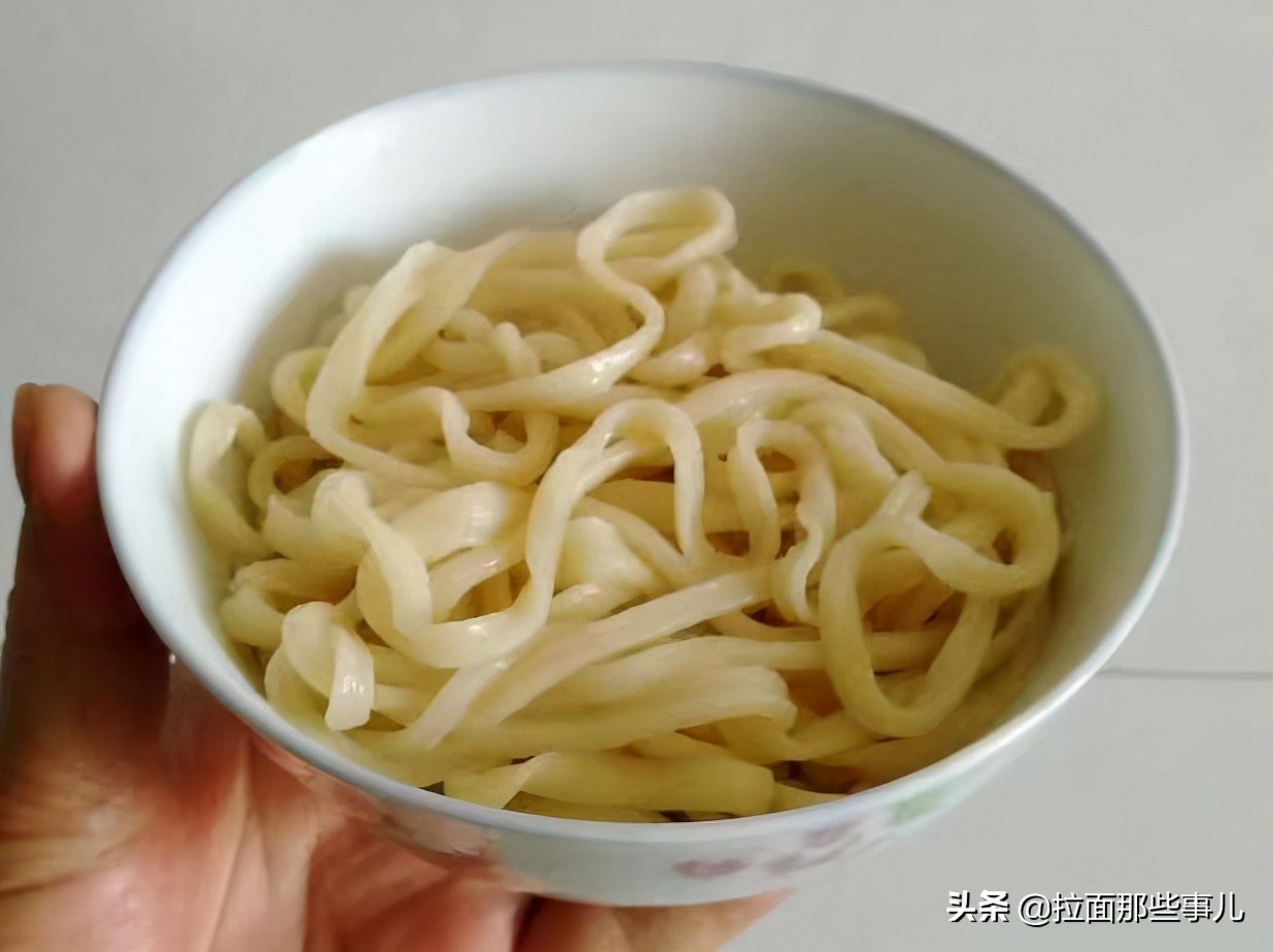 老师傅教你擀陕西手擀面视频,七大窍门教你做劲道手擀面