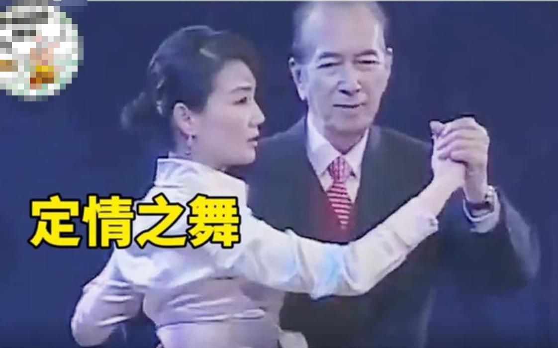 梁安琪何超欣逛街,梁安琪何超欣豪宅